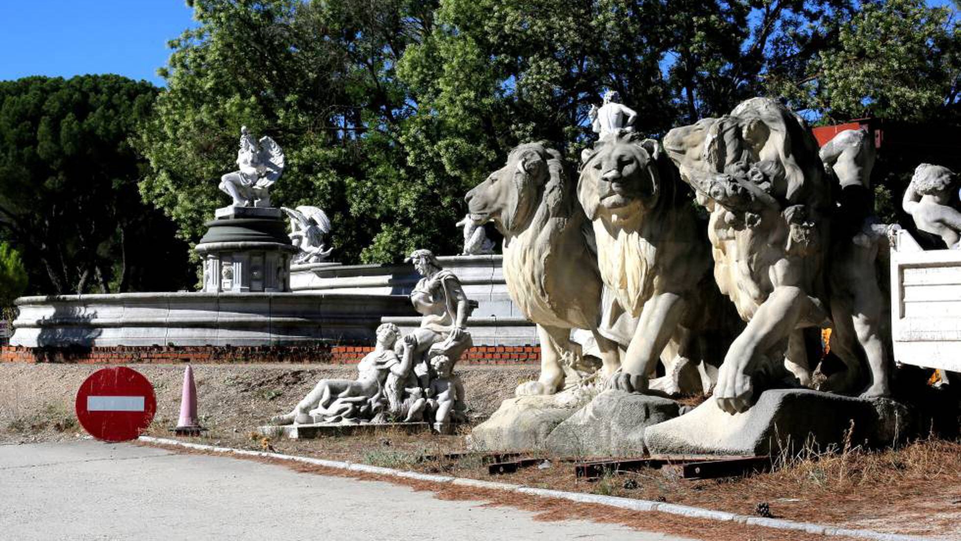 Cientos de piezas históricas, a la intemperie en la Casa de Campo | Madrid  | EL PAÍS