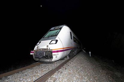 Imagen del tren que descarriló el lunes en Toledo.