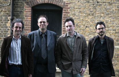 De idza. a dcha. los filósofos Ian Hamilton Grant, Graham Harman, Quentin Meillassoux y Ray Brassier, reunidos para la coferencia 'Realismo Especulativo', realizado en el Goldsmiths College de la Universidad de Londres, el 28 de abril de 2007. 