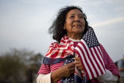 Alejandra Tejada, estadounidense nacida en Bolivia, durante una manifestaci&oacute;n ante el Capitolio el 10 de abril.