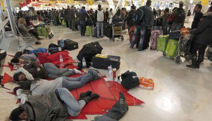 El aeropuerto de Barajas fue uno de los m&aacute;s afectados por el cierre del espacio a&eacute;reo.