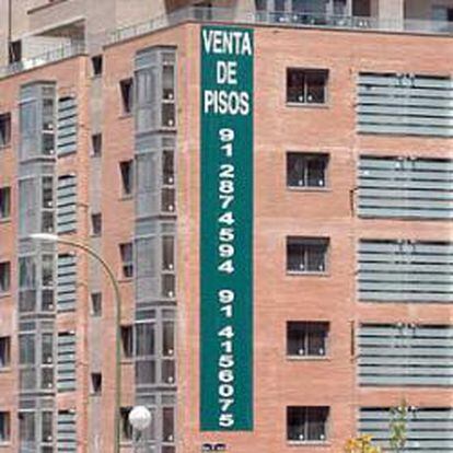 Un bloque de viviendas de nueva construcción en venta en un barrio de Madrid