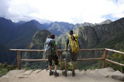 Senderistas en el Camino Inca, en Machu Picchu (Perú).