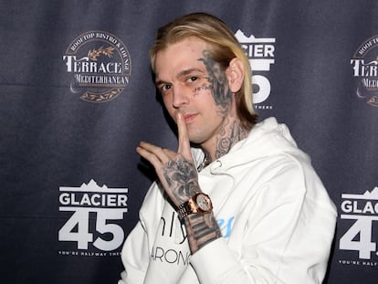 El cantante Aaron Carter posa en el Hustler Club de Larry Flynt en Las Vegas, el 12 de febrero de 2022.