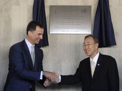 El Príncipe Felipe y Ban Ki-Moon, durante la inauguración de la nueva base de la ONU.