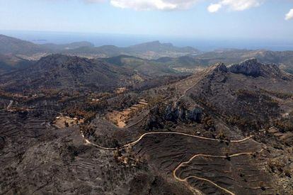 Sierra de la Tramontana, en Mallorca, arrasada tras el incendio que ha afectado a una zona de alto valor ecológico.