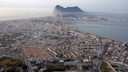 El Peñón de Gibraltar y La Línea de la Concepción.