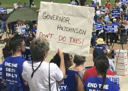Protesta contra la pena de muerte este viernes en Little Rock, Arkansas.