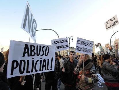 Protestas en Valencia por las cargas policiales.
