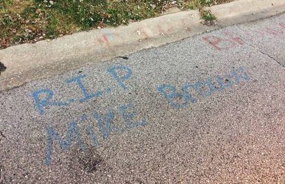 Recuerdo a Michael Brown, el sábado, en el lugar en que murió en Ferguson en 2014