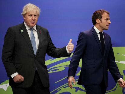 El primer ministro británico, Boris Johnson, y el presidente francés, Emmanuel Macron, en la COP26 celebrada en Glasgow, el 1 de noviembre.