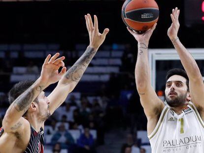  Campazzo lanza ante Cinciarini, en el Madrid-Milán.