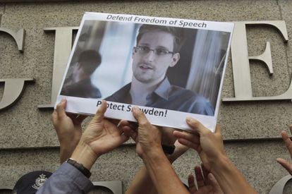 Cartel en una manifestación en apoyo a Edward Snowden, denunciante del espionaje de la NSA y emblema del 'whistleblower'