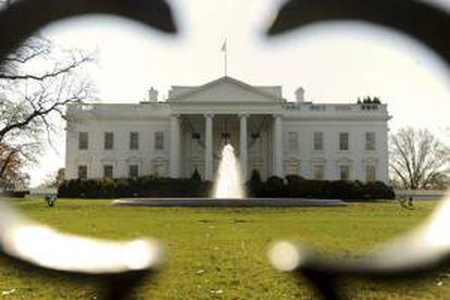 Vista general del ala norte de la Casa Blanca a través de una cerca, en Washington DC, Estados Unidos. EFE/Archivo