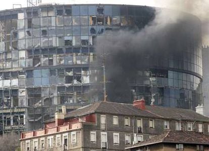 Estado en que ha quedado el edificio de EiTB en Bilbao tras el atentado de ETA