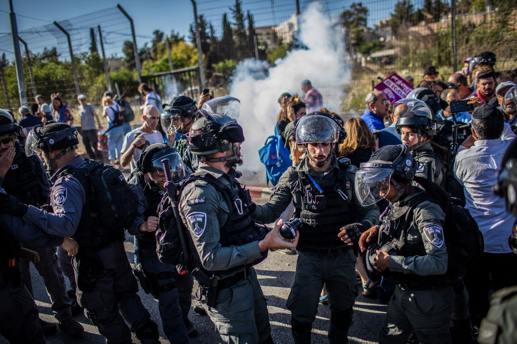 La policía israelí disuelve una protesta contra el desahucio de familias palestinas en el distrito de Sheij Yarrah, el viernes en Jerusalén.