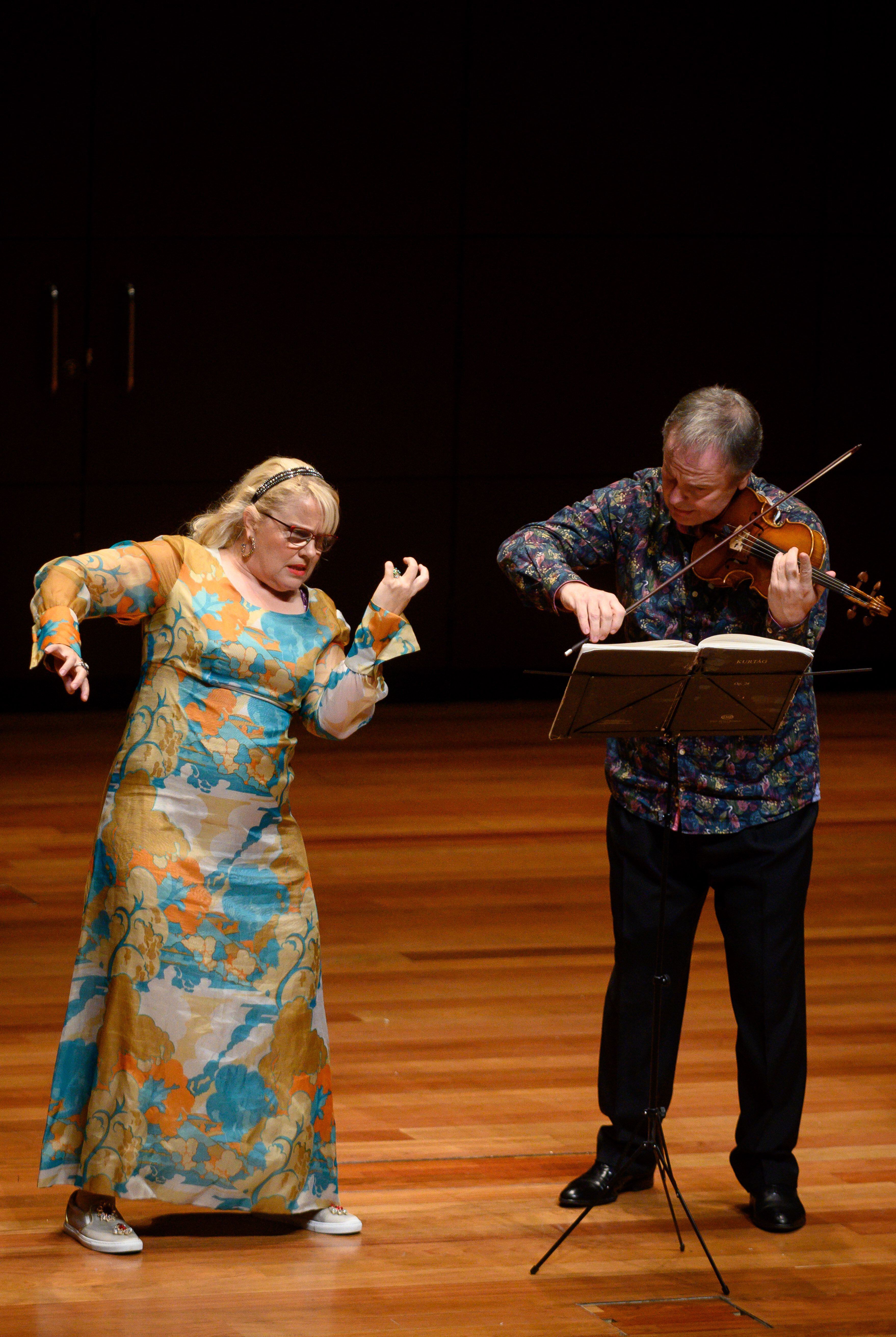 La soprano Anu Komsi y el violinista Sakari Oramo interpretan los 'Kafka fragments' en el CNDM.