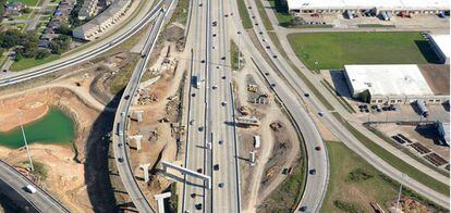 Detalle de la autopista SH 288 de Houston (Texas) durante la fase de construcción de los carriles de pago.