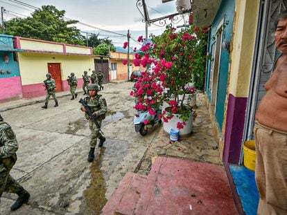 Tras los enfrentamientos entre grupos delincuenciales que duraron más de tres semanas,  500 elementos del Ejército Mexicano se desplegaron en los municipios de Frontera Comalapa, Motozintla y Chicomuselo.