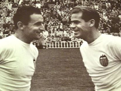 El futbolista Antonio Puchades, a la derecha, con Pasieguito, con quien form&oacute; una pareja m&iacute;tica del Valencia FC de los a&ntilde;os cincuenta.