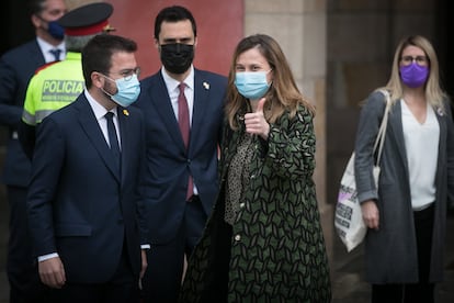 El vicepresidente catalán en funciones, Pere Aragonès (izquierda), el expresidente del Parlamento, Roger Torrent, y la exconsejera Meritxell Serret el viernes en Barcelona.