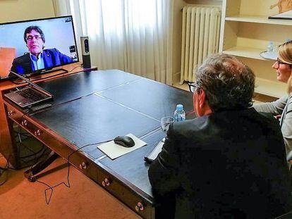 Torra y Artadi atienden al expresidente Puigdemont, retenido en Alemania, el pasado día 30. En vídeo, declaraciones de Quim Torra en un acto del Círculo de Economía de Sitges.