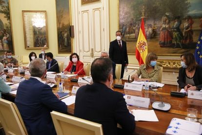 La ministra de Educación y Formación Profesional, Pilar Alegría (segunda por la derecha), preside la Conferencia Sectorial de Educación en la sede ministerial, el miércoles.