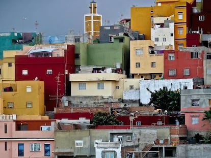 Una imagen de la barriada del Príncipe Alfonso captada desde el hospital Universitario. El trazado del Príncipe recuerda a las favelas de Río de Janeiro, ciudades paralelas donde no entran la Policía ni los servicios públicos.