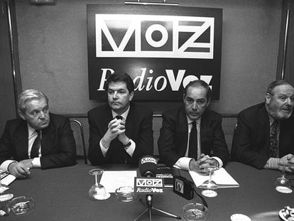 Presentación de Radio Voz en diciembre de 1994. De izquierda a derecha, Carlos Pumares, Bieito Ramonde, Miguel Angel García Juez y José Luis Balbín.