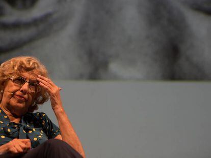La alcaldesa de Madrid, Manuela Carmena, en el teatro Español.