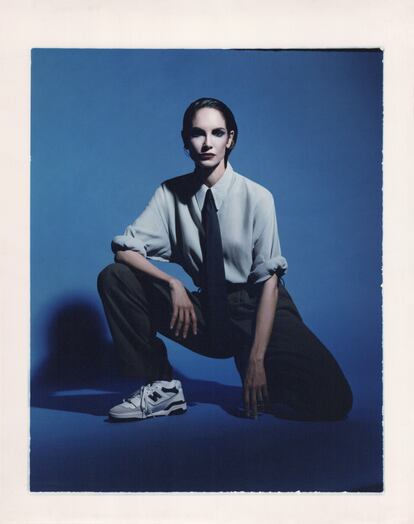 This 1991 shirt worn by Eugenia Silva reflects the relaxed elegance that characterizes Armani.