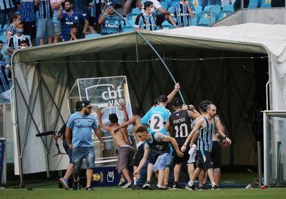 Guild supporters attack the VAR booth this Sunday after being defeated by Palmeiras de São Paulo.