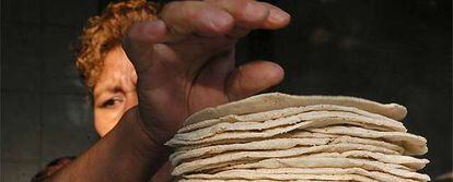 La subida del precio de las tortillas ha causado una agria polémica en el país.