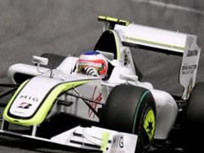 Barrichello seguido por Button, vencedor del GP de Montmeló