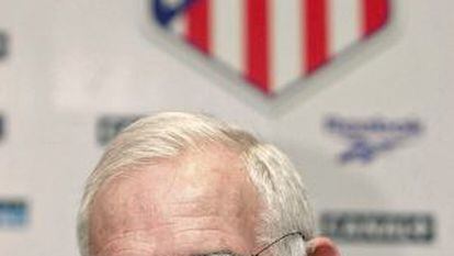 Aragonés, en 2011, presentado como técnico del Atlético.