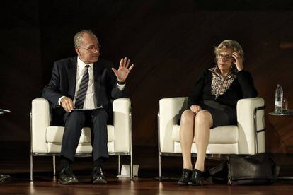 Francisco de la Torre, alcalde de Málaga, y Manuela Carmena, alcaldesa de Madrid.