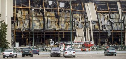 Fachada del edificio de la planta principal de Campofrío, de Burgos, tras el incendio originado en noviembre de 2014.