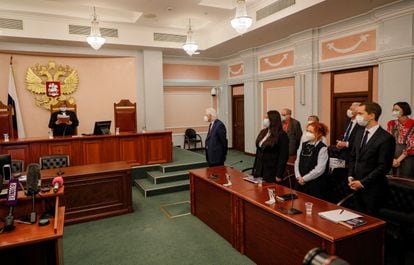 La jueza del Tribunal Supremo de Rusia Alla Nazarova, presenta las conclusiones del juicio de la ONG Memorial en Moscú.