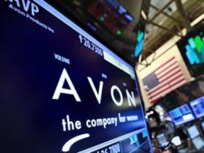 Coty se rinde y retira su oferta por Avon