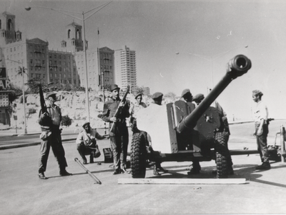 Artillería instalada frente al Hotel Nacional de Cuba durante la crisis de los misiles de 1962.
