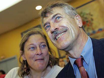 Alain Lipietz y su hermana Hélène, en el tribunal de Toulouse que ha condenado a los ferrocarriles franceses.