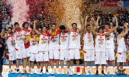 La última victoria en un torneo de la selección española absoluta de baloncesto se produjo en el Europeo de Polonia en 2009, tras vencer en la final a Serbia (85-63). En la foto, Juan Carlos Navarro, Marc Gasol, Pau Gasol, Carlos Cabezas, Sergio Llull, Felipe Reyes, Garbajosa, Mumbru, Rudi Fernández, Ricardo Rubio, Victor Claver y Raúl López celebran la victoria.