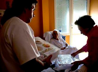 El Gobierno andaluz es el primero en fijar en una ley los cuidados paliativos.