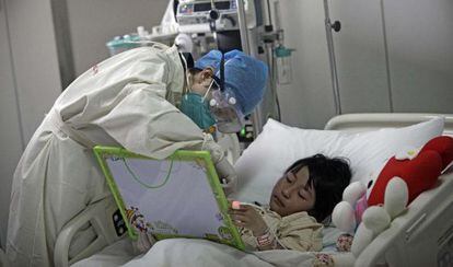La niña infectada por el H7N9 en Pekín se recupera.