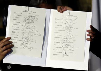 Vista de la Declaraciópn de Roma firmada por los líderes de los 27 países de la Unión Europea.