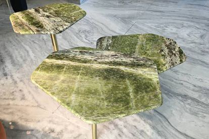Antolini y Nerinea demuestran que la piedra natural también puede servir para crear mobiliario. En la imagen, una mesa de la colección Molecole de Clan Milano en colaboración con Antolini.
