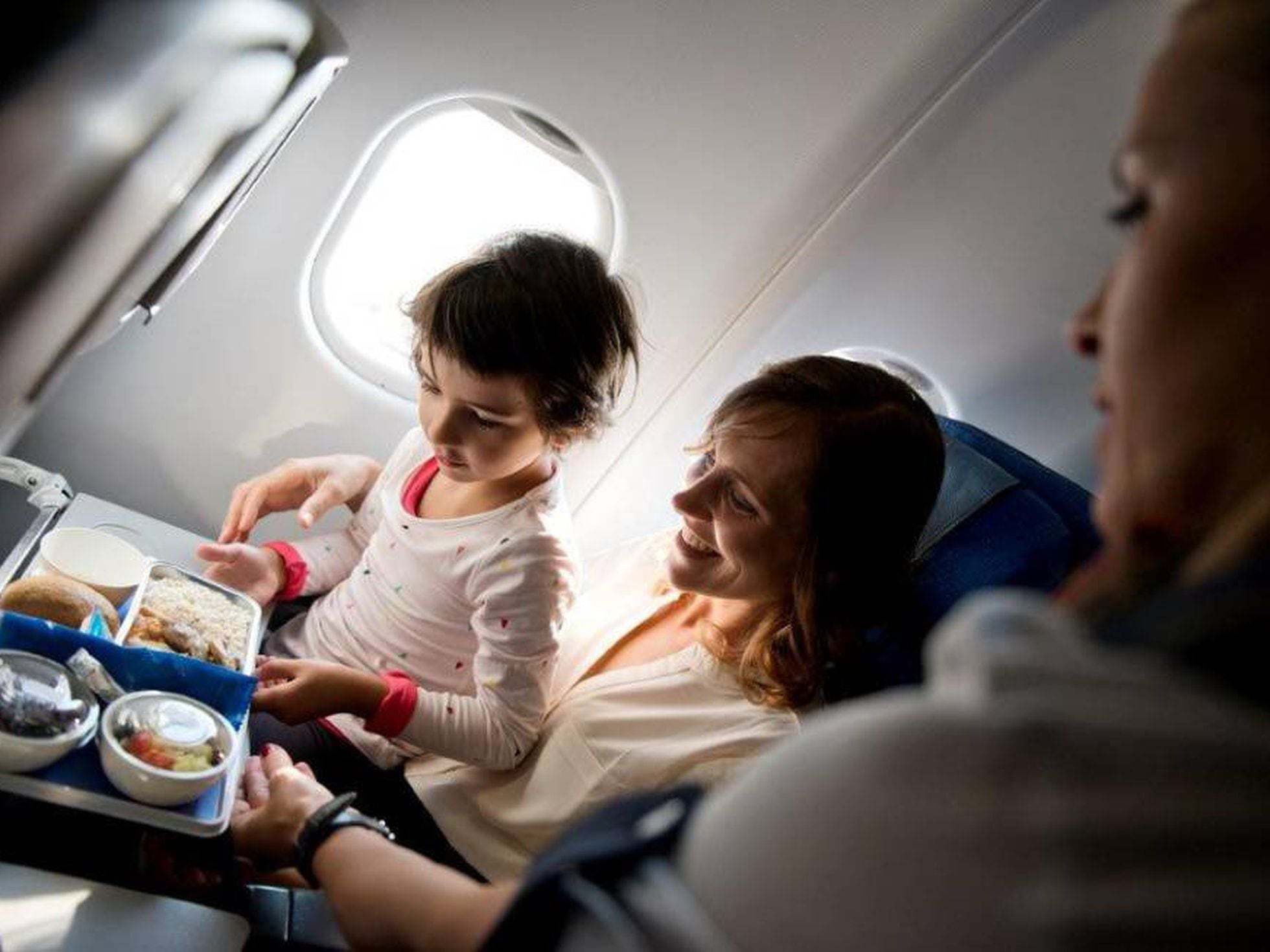Las 5 aerolíneas para viajar con niños | Mamas & Papas | EL PAÍS