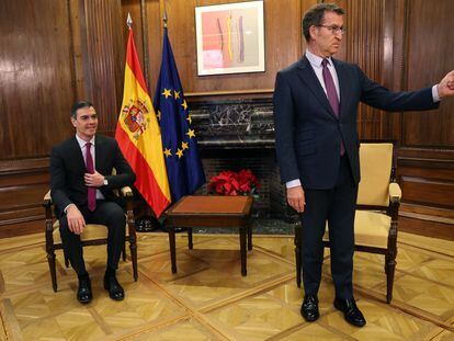Sánchez y Feijóo, al comienzo de su reunión de esta mañana en el Congreso.