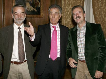 Manuel Campo Vidal (derecha) junto a Jesús Hermida e Ignacio Salas, en la toma de posesión como nuevo presidente de la Academia de la Televisión.