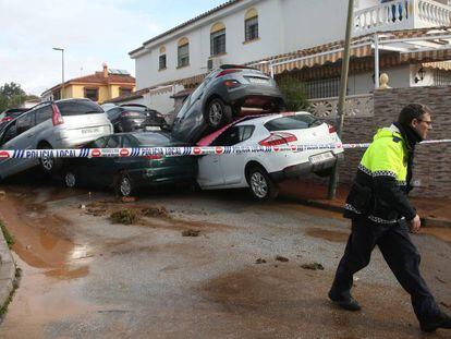 Imagen de los destrozos en Málaga por la tromba de agua caída este sábado.